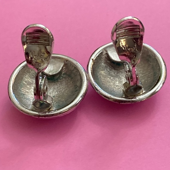 Vintage 80s SIGNED MONET SILVER BUTTON CLIP ONS - Picture 3 of 4